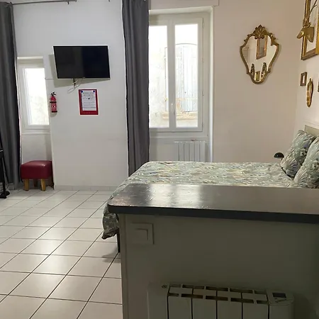 Triangle Arêne Gare Maison Carrée Placette * Nîmes